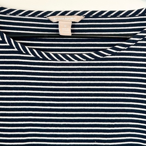 Banana Republic Navy and White Boatneck Striped Long Sleeve Top - Size: Small - Picture 4 of 11